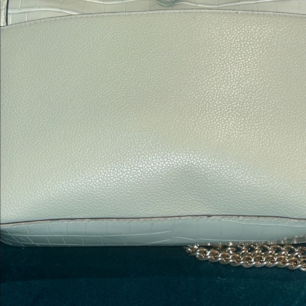 Victoria's Secret Blue Shoulder Bag w/bonus bag charm & compact mirror - Picture 5 of 9
